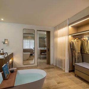 Master Suite Swimup